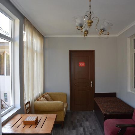 House In Mestia Luaran gambar