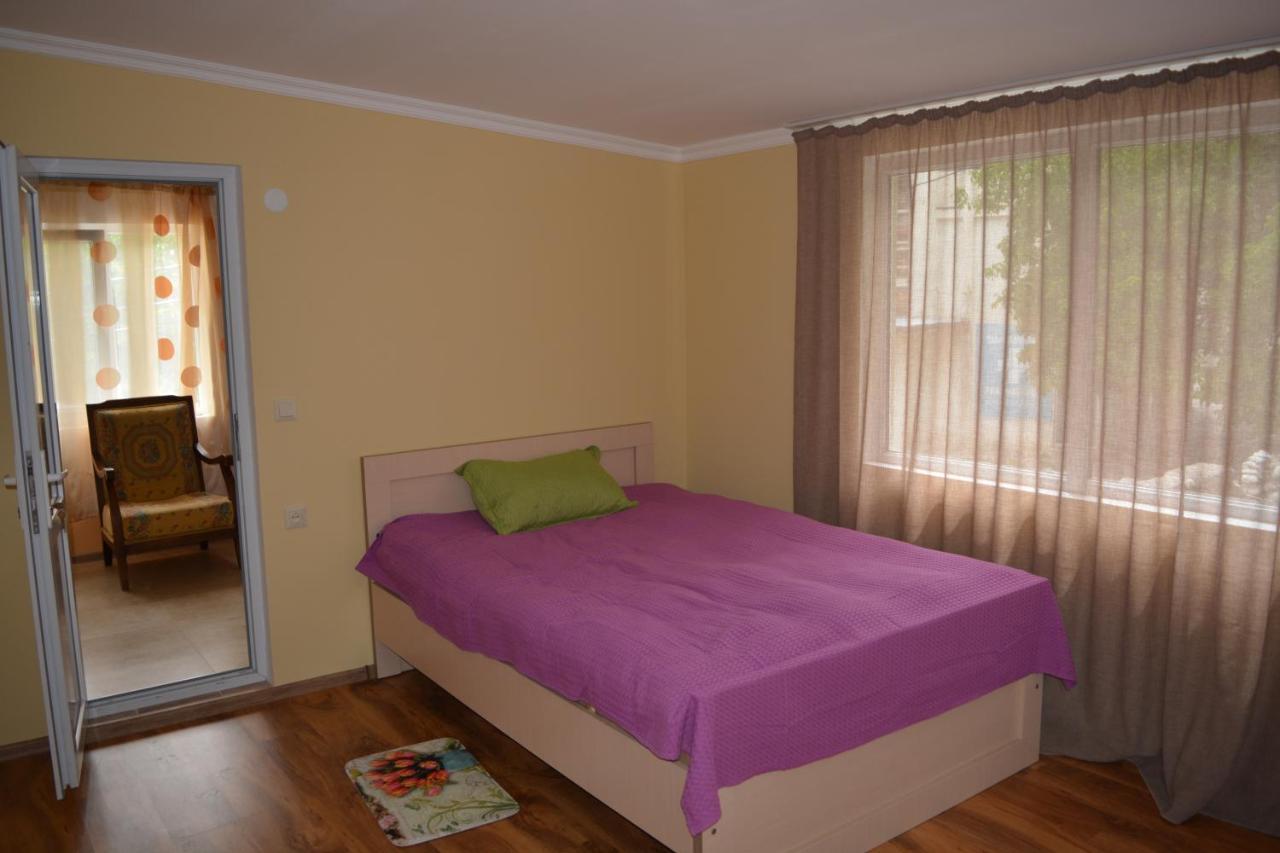House In Mestia Luaran gambar