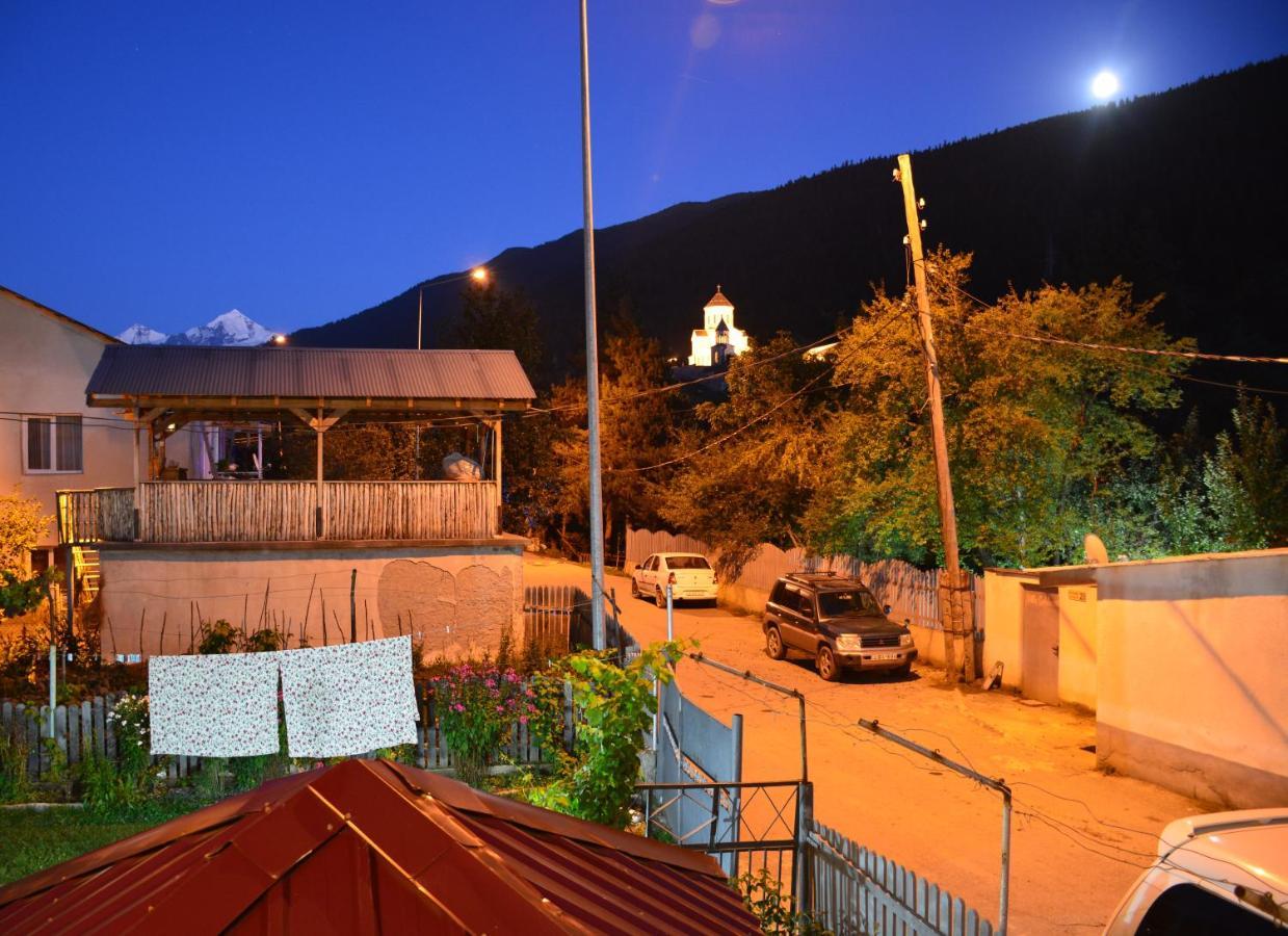 House In Mestia Luaran gambar