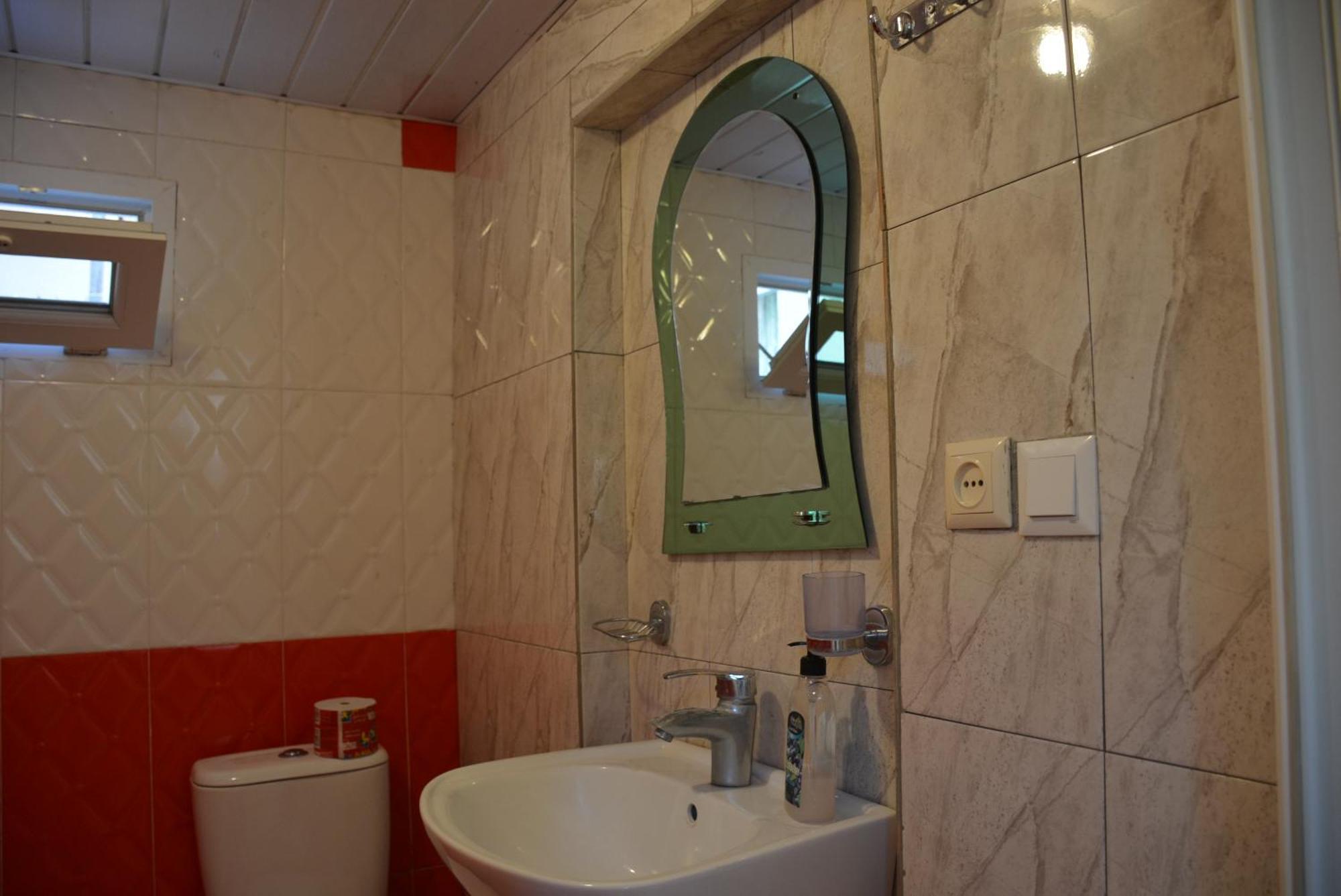 House In Mestia Luaran gambar