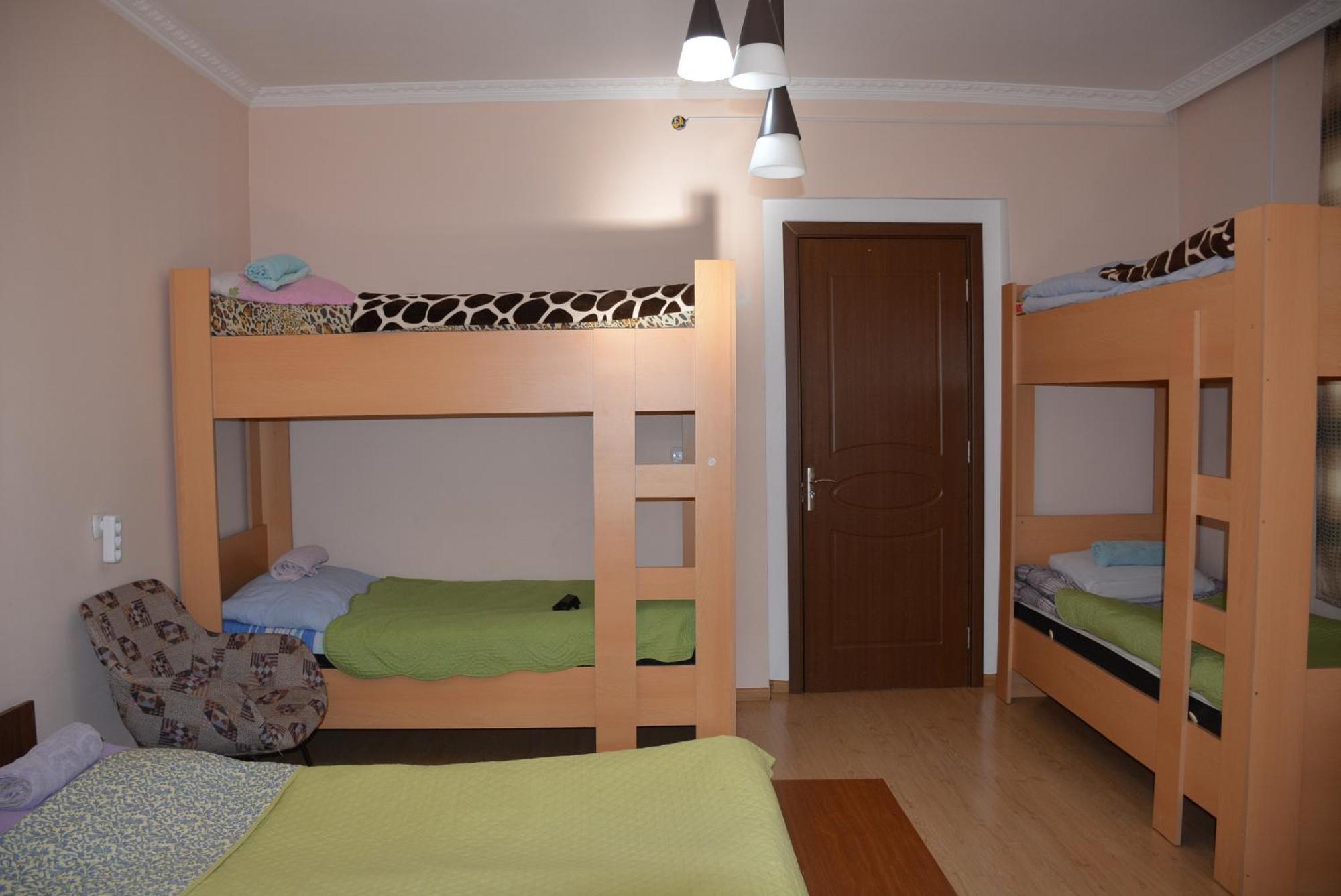 House In Mestia Luaran gambar