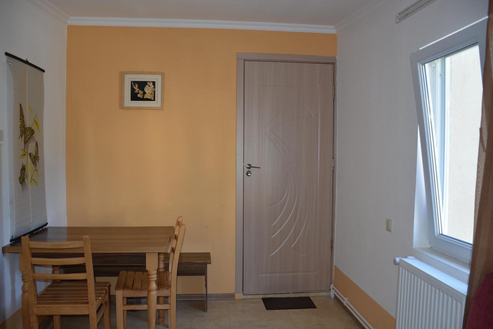 House In Mestia Luaran gambar