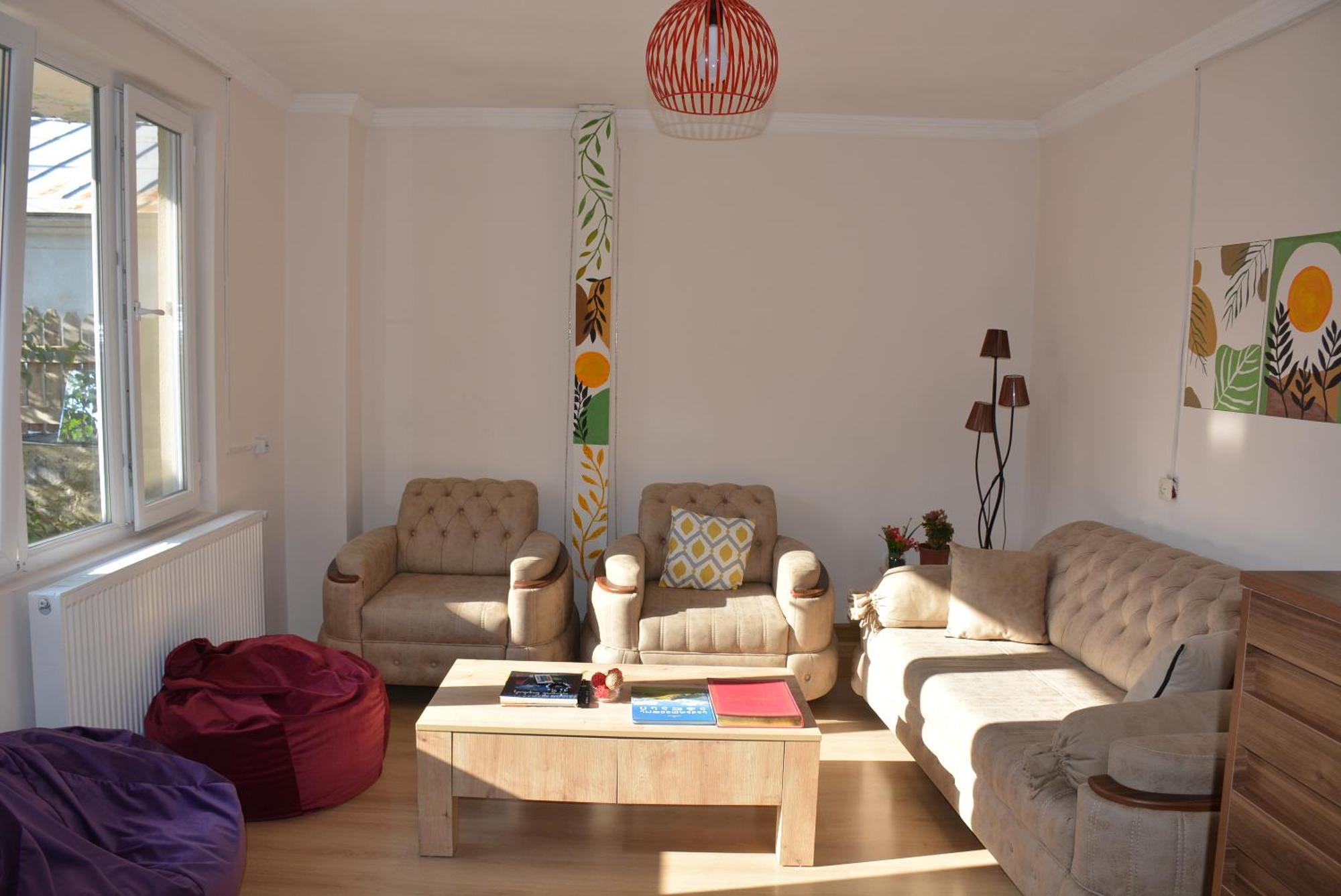 House In Mestia Luaran gambar