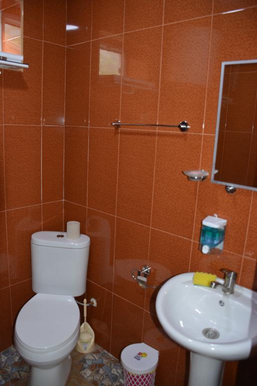 House In Mestia Luaran gambar