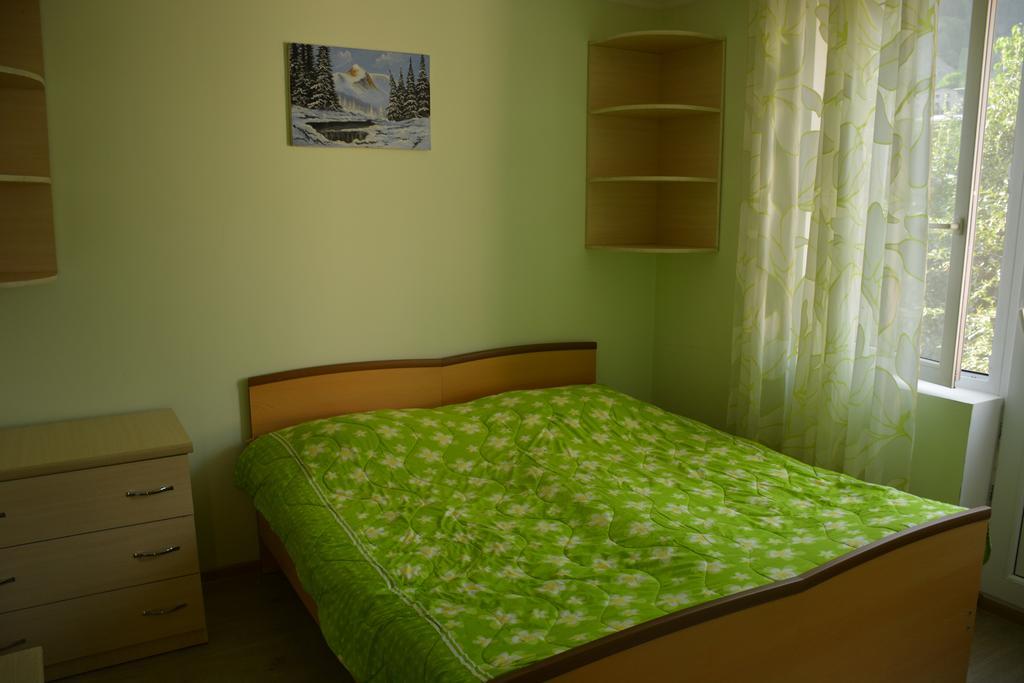 House In Mestia Luaran gambar