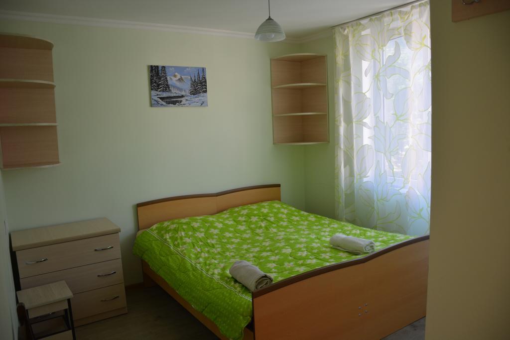 House In Mestia Luaran gambar