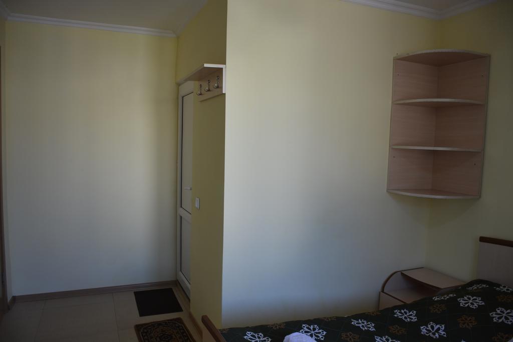 House In Mestia Luaran gambar