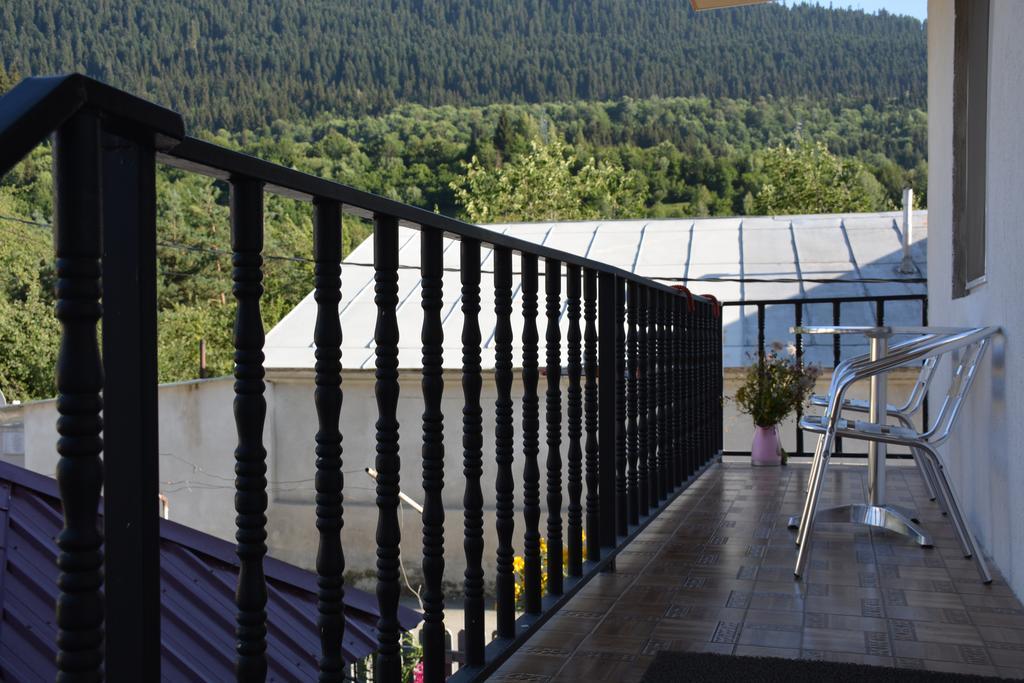 House In Mestia Luaran gambar