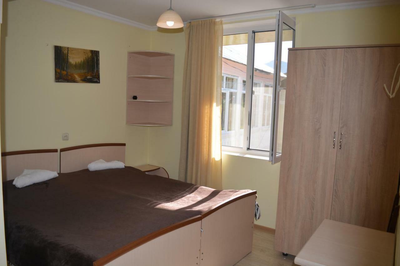 House In Mestia Luaran gambar