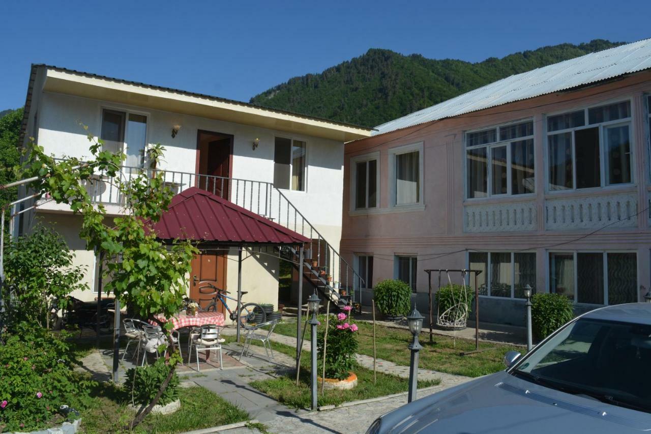 House In Mestia Luaran gambar