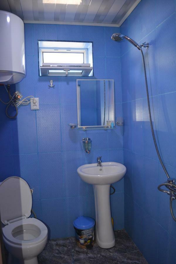 House In Mestia Luaran gambar